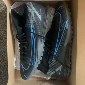 Superfly 8 Academy TF fits like a men’s 10